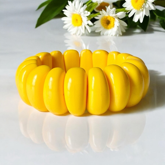 Vintage Retro Mod Yellow Lucite Plastic Panel Bracelet Bangle, Stretchy - Picture 2 of 4